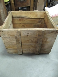 Grote zware houten kist