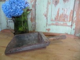 Old big groceries scoop