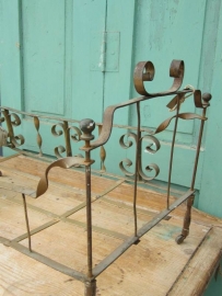 Antiek Frans metalen poppenbedje