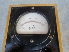 Oude industriele ampere meter
