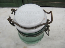 L'Idéale inmaakpot van 1 liter met porseleinen deksel.