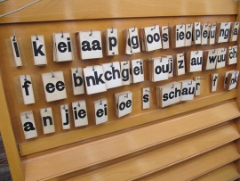 Oud houten letterbord
