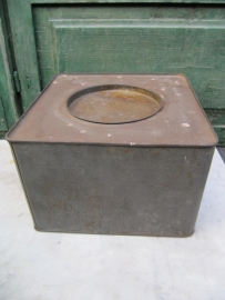 Large Square zinc-colored stock tin with lid