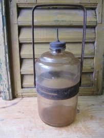 Oude petroleum fles