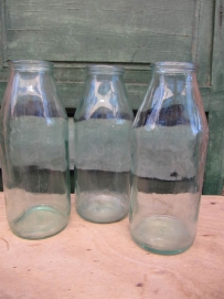 Oude fles met brede hals