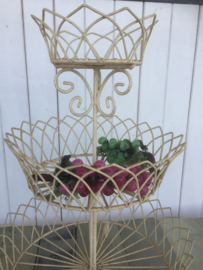 Oude metalen etagere