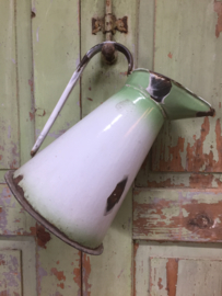 Brocante witgroene waterkan