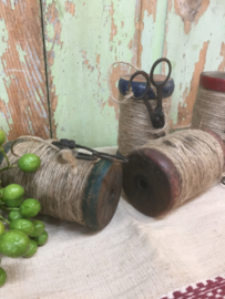 Houten klos met schaartje