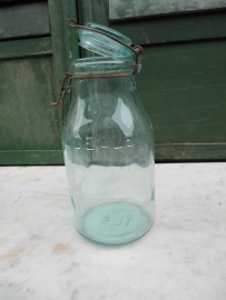 L'Idéale jar 1.5 liter with glass lid.