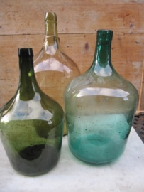 Grote oude bruinsige tapse gistfles