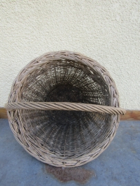 Brocante Franse rieten mand met hengsel