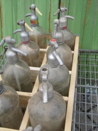 Krat met 10 spuitflessen
