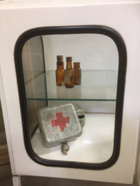 Oude metalen vitrine / apothekers kast
