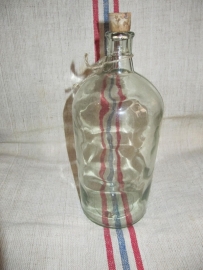 Oude brocante glazen fles.