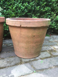 Antieke handgevormde terracotta pot groot