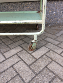 Oude industriële metalen trolley/rek