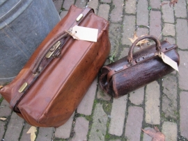 Oud brocante lief klein lederen tasje