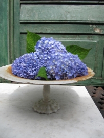 Franse brocante gietijzeren schaal op voet.