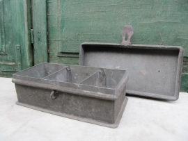 Super cute and old sink box
