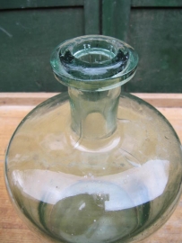 Brocante fles in groen glas