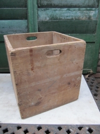 Mooie oude houten vierkante kist