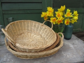 Brocante oval wicker basket with two ears