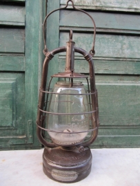 Beautiful very old oil lamp super cool!