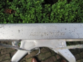 Oude aluminium slede.