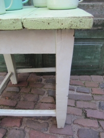 Brocante boeren krukje mint/ licht-groen