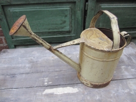 Brocante yellow watering