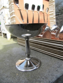 Brocante RVS ijscoupes op hoge voet in cassette