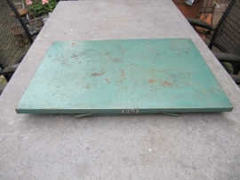 Brocante metalen klein klaptafeltje