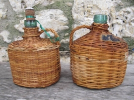 Leuke brocante Ovale kleine mand fles