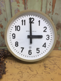 Vintage klok met olijfgroene rand