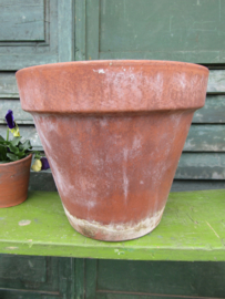 Terracotapot met brede rand