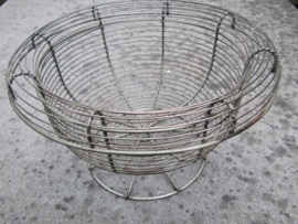 Brocante eiermand op voet