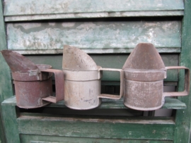 Brocante old metal sink cleanser