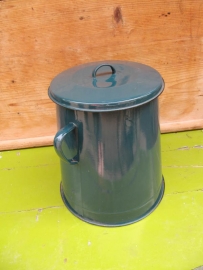 Oude emaille vetpot in groen
