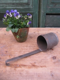 Brocante maatbeker met steel