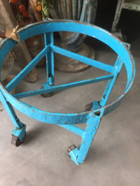 Oud metalen tafeltje