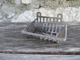 Brocante metalen zeepbakje
