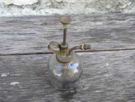 Brocante glazen plantenverstuiver