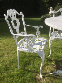 Brocante table with four chairs