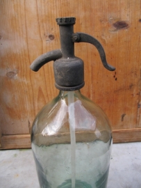Flea seltzer bottle in 2 liters