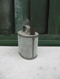 Brocante zinken ovaal vormig kannetje