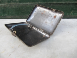Frans brocante metalen sigarettenkokertje