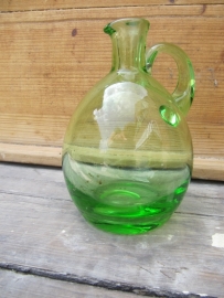 Antiek groen glazen kannetje