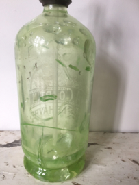 Antieke groene spuitfles met opdruk