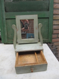 Brocante kaptafeltje met spiegeltje en lade