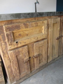 Oude bar met verzinkt blad